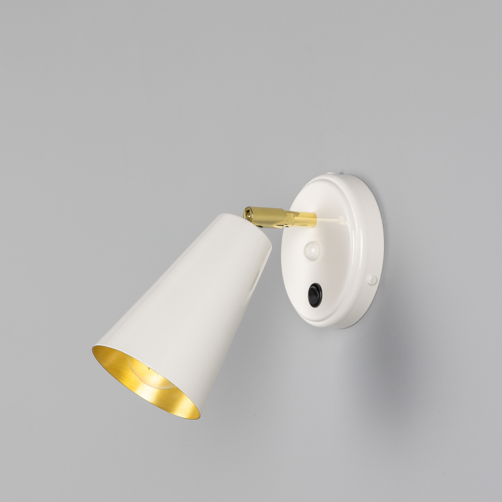 Cashel Wall Light | White | Brass Inner